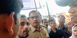 वर्ल्ड वॉर के मुहाने पर दुनिया! बलिया में गैस के लिए हाहाकार, रामलीला मैदान के सामने भड़का लोगों का गुस्सा