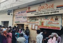 होम डिलीवरी के आदेश हवा में! जसवंतनगर इंडेन गैस एजेंसी पर उपभोक्ताओं से खुला खिलवाड़