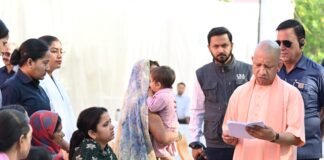 जनता दर्शन : गंभीर बीमारियों के इलाज के लिए आर्थिक सहायता की गुहार लगाने वालों को मुख्यमंत्री ने किया आश्वस्त