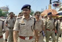 मुगलसराय में एसपी ने किया पैदल मार्च : यातायात और अतिक्रमण पर सख्त कार्रवाई के दिए निर्देश