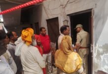 बच्चों को स्कूल छोड़कर लौटी और उठाया खौफनाक कदम, वृंदावन में विधवा महिला ने लगाई फांसी; जांच में जुटी पुलिस