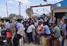 अमेठी में गैस संकट गहराया: घंटों लाइन में लगने व पर्ची कटने के बावजूद लोगों को नहीं मिल रहा सिलेंडर