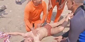 चंदौली: युवक मालवीय पुल पर चढ़ा, फिर गंगा में कूदा… NDRF और पुलिस ने घंटों की मशक्कत के बाद बचाया