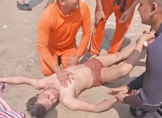 चंदौली: युवक मालवीय पुल पर चढ़ा, फिर गंगा में कूदा… NDRF और पुलिस ने घंटों की मशक्कत के बाद बचाया