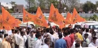 अमेठी में प्राचीन काली मंदिर पर कब्जे का आरोप, जिला पंचायत अध्यक्ष के नेतृत्व में प्रदर्शन; प्रशासन को सौंपा ज्ञापन