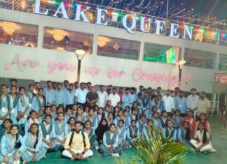गोरखपुर पर्यटन में तेजी से आगे बढ़ रहा : बीआरडी पीजी कॉलेज बरहज के विद्यार्थियों ने चिड़ियाघर और रामगढ़ ताल के लेक क्वीन क्रूज का किया शैक्षणिक भ्रमण