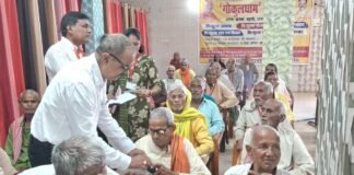 वृद्धाश्रम में हुआ चश्मा वितरण, कैंप लगा कर हो रही है नये टीबी मरीजों की खोज, सीएमओ डॉ राजेश झा ने पिपराइच में लगे विशेष शिविर का किया निरीक्षण