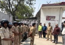 नोएडा हिंसा के बाद चंदौली पुलिस अलर्ट: औद्योगिक क्षेत्रों में किया गया रूट मार्च