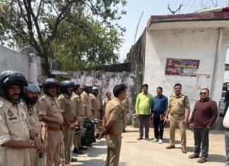 नोएडा हिंसा के बाद चंदौली पुलिस अलर्ट: औद्योगिक क्षेत्रों में किया गया रूट मार्च