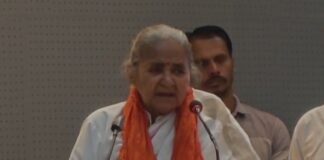 मुरादाबाद में योगी की मंत्री गुलाब देवी का अटपटा संबोधन, बोलीं- महिलाएं अगर मोदी को भूली तो नरक में भी जगह नहीं मिलेगी…