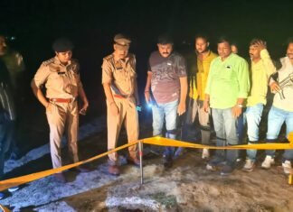 चेन स्नैचिंग कर भाग रहे बदमाशों और पुलिस के बीच मुठभेड़, दो के पैर में लगी गोली, तीसरे ने किया आत्मसमर्पण