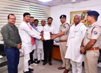 मुगलसराय में रेलवे का फैसला बना जनसंकट : रास्ता बंद, हजारों लोग प्रभावित, सपा का विरोध, किसानों के लिए मुआवजे की मांग तेज