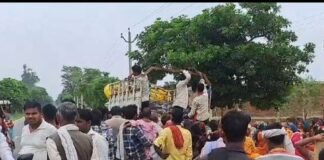 यूपी में युवक सिर धड़ से अलग हुआ…पीछे बैठे युवक का पैर कटा, ऑटो से बचने के चक्कर में गई जान