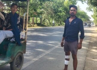 मुरादाबाद हाईवे पर दर्दनाक हादसा : बाइक सवार को कार ने मारी टक्कर, दो वाहन भी आपस में भिड़े