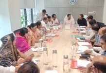 नगर निगम कार्यकारिणी की 13वीं बैठक संपन्न, कई महत्वपूर्ण प्रस्तावों को मिली मंजूरी, महापौर डॉ. मंगलेश श्रीवास्तव की अध्यक्षता में सीनियर सिटीजन सेंटर की नियमावली समेत विभिन्न मुद्दों पर निर्णय