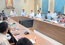 मंडलायुक्त ने 10 करोड़ से अधिक लागत की परियोजनाओं की समीक्षा की, कार्य में तेजी लाने और गुणवत्ता सुनिश्चित करने के दिए सख्त निर्देश