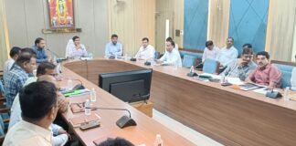 मंडलायुक्त ने 10 करोड़ से अधिक लागत की परियोजनाओं की समीक्षा की, कार्य में तेजी लाने और गुणवत्ता सुनिश्चित करने के दिए सख्त निर्देश