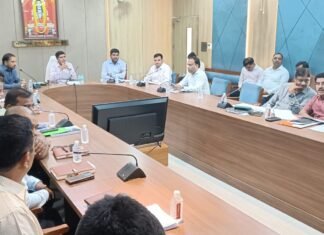 मंडलायुक्त ने 10 करोड़ से अधिक लागत की परियोजनाओं की समीक्षा की, कार्य में तेजी लाने और गुणवत्ता सुनिश्चित करने के दिए सख्त निर्देश