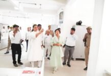 गोंडा में औचक निरीक्षण में आयुक्त ने परखी कार्यप्रणाली, कार्यालयों में पारदर्शिता और व्यवस्था सुधार पर दिया जोर