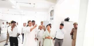 गोंडा में औचक निरीक्षण में आयुक्त ने परखी कार्यप्रणाली, कार्यालयों में पारदर्शिता और व्यवस्था सुधार पर दिया जोर