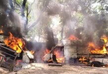 कंपिल सीएचसी परिसर में खड़ी एम्बुलेंस में भीषण आग, मची अफरा-तफरी