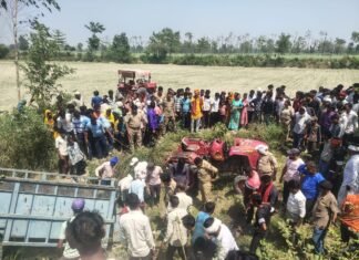 ट्रैक्टर-ट्रॉली पलटने से 5 लोगों की मौत, 15 घायल