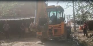 बरखापुर में कब्रिस्तान की जमीन बताकर सिर्फ एक का निर्माण गिराया, बाकी को दी गई राहत; सदर तहसील प्रशासन पर उठे सवाल