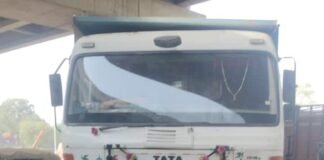 राया में खनन की सूचना पर प्रशासन की कार्रवाई, अवैध मिट्टी से भरा डंपर सीज; माफिया फरार