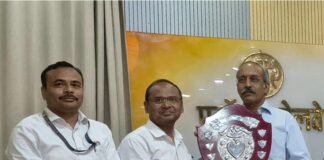 गोरखपुर हवाई अड्डे को राजभाषा के क्षेत्र में उत्कृष्ट कार्य हेतु चल वैजयंती पुरस्कार मिला