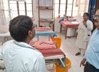 बेलघाट सहित करीब आधा दर्जन अस्पतालों पर डायलिसिस की सुविधा देने की तैयारी, सीएमओ ने शासन को भेजा प्रस्ताव, बेलघाट सीएचसी का किया निरीक्षण