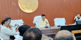 डीएम ने गर्मी को देखते हुए 24 घंटे बिजली आपूर्ति सुनिश्चित करने का आदेश, स्मार्ट मीटर और बिजली व्यवस्था पर अहम फैसले