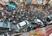 बलिया के सड़कों पर मुंबई जैसा जाम, रेंगती गाड़ियों ने बढ़ाई आम आदमी की मुश्किलें