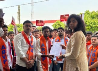 अखिल भारतीय विद्यार्थी परिषद (ABVP) ने शिक्षा व्यवस्था की समस्याओं को लेकर सिटी मजिस्ट्रेट को सौंपा ज्ञापन