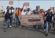 मथुरा में ‘गाय को राष्ट्रमाता’ घोषित करने की मांग तेज, बछड़ों संग एसडीएम दफ्तर पहुंचे साधु-संत; जंतर-मंतर पर प्रदर्शन की चेतावनी