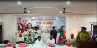 चंदौली में महिला आरक्षण पर उबाल : सड़कों पर उतरीं महिलाएं, जोरदार प्रदर्शन और पुतला दहन