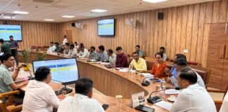 राप्ती इको पार्क की व्यवस्था सुधारने को लेकर नगर आयुक्त की बैठक, सफाई व सुरक्षा के दिए निर्देश