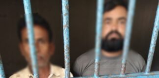 जमीनी विवाद में हत्या के प्रयास के आरोपी दो गिरफ्तार, डंडे बरामद