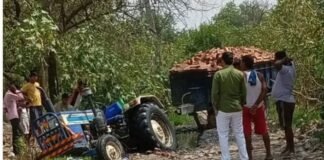 अमृतपुर में बदहाली के आंसू रो रही मुख्य सड़क : पूर्व ऊर्जा मंत्री के आवास तक जाने वाला मार्ग गड्ढों में तब्दील, प्रशासन बेखबर