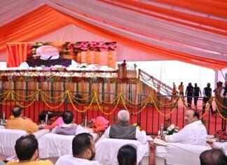 प्रधानमंत्री का लाइव धमाका! ऊंचाहार में गंगा एक्सप्रेसवे का सजीव प्रसारण देख झूमी जनता, अब इंडस्ट्रियल हब बनेगा रायबरेली!