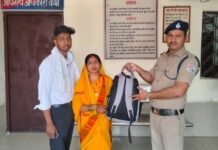 ईमानदारी की मिसाल : फर्रुखाबाद स्टेशन पर आरपीएफ ने लौटाया लाखों का जेवरात भरा बैग