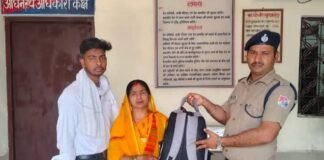 ईमानदारी की मिसाल : फर्रुखाबाद स्टेशन पर आरपीएफ ने लौटाया लाखों का जेवरात भरा बैग