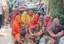 फर्रुखाबाद में शराब ठेके के खिलाफ महिलाओं का फूटा गुस्सा, सड़क पर उतरीं, जमकर किया हंगामा