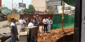 बेमौसम बारिश में टूटा नाला, नगर आयुक्त ने दिए तत्काल मरम्मत के निर्देश
