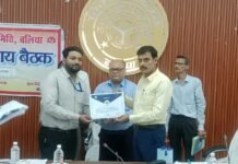 आयुष्मान कार्ड निर्माण में सुस्ती पर डीएम सख्त, एएनएम व सीएचओ पर गिरी गाज ; शोकॉज नोटिस के आदेश