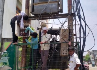 सीतापुर में ट्रांसफार्मर फुंकने की समस्या पर ब्रेक, 12 हजार एलटी फ्यूज सेट से गर्मी में राहत की तैयारी