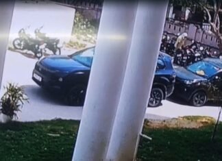 चंदौली मेडिकल कॉलेज से दिनदहाड़े बाइक चोरी, वारदात CCTV में कैद