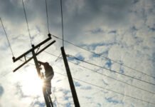 खेत में बिजली का तार गिरने से हुआ हादसा, करंट लगने से बेटे की मौत, पिता गंभीर रूप से घायल