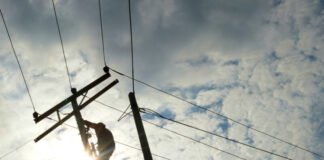 खेत में बिजली का तार गिरने से हुआ हादसा, करंट लगने से बेटे की मौत, पिता गंभीर रूप से घायल