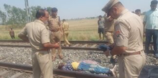 चलती पैसेंजर ट्रेन में युवक की गोली मारकर हत्या, शव फेंककर फरार हुआ बदमाश