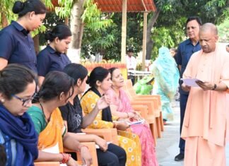सबकी समस्या का निराकरण सरकार की प्रतिबद्धता : सीएम योगी